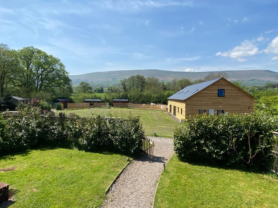 stylish and modern Spacious 2 bedroom apartment Apartment in Crucorney