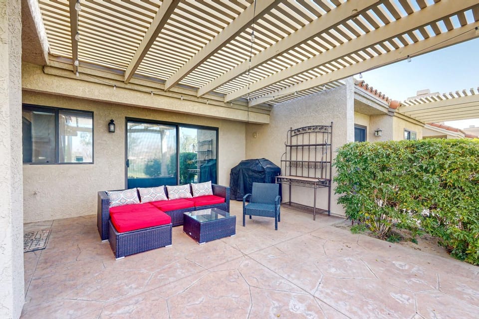 Serene On The Green House in Palm Desert