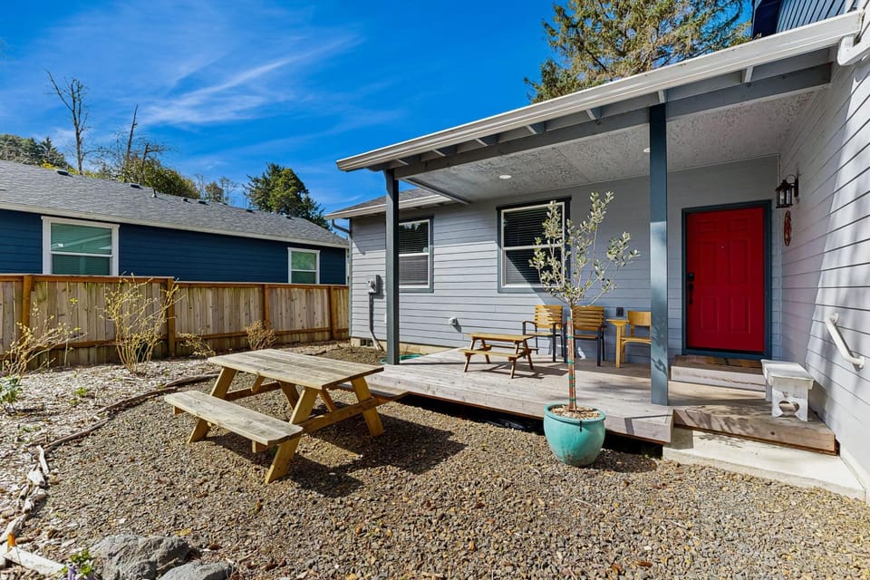 Sol Retreat House in Rockaway Beach