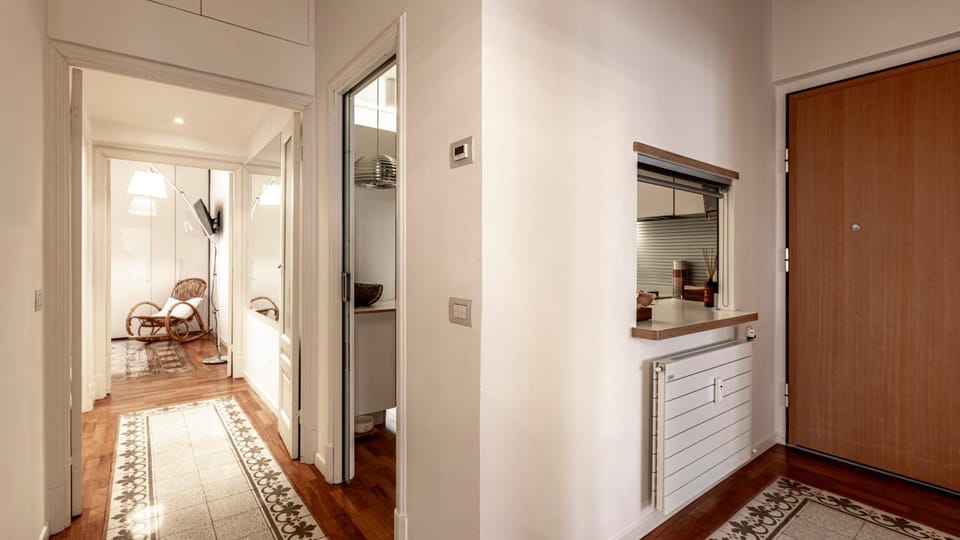 Bed, Kitchen or kitchenette, Decorative detail, wardrobe