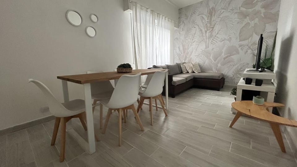 TV and multimedia, Living room, Seating area, Dining area