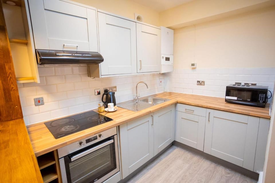 Coffee/tea facilities, Kitchen or kitchenette, minibar, oven, pet friendly, stove