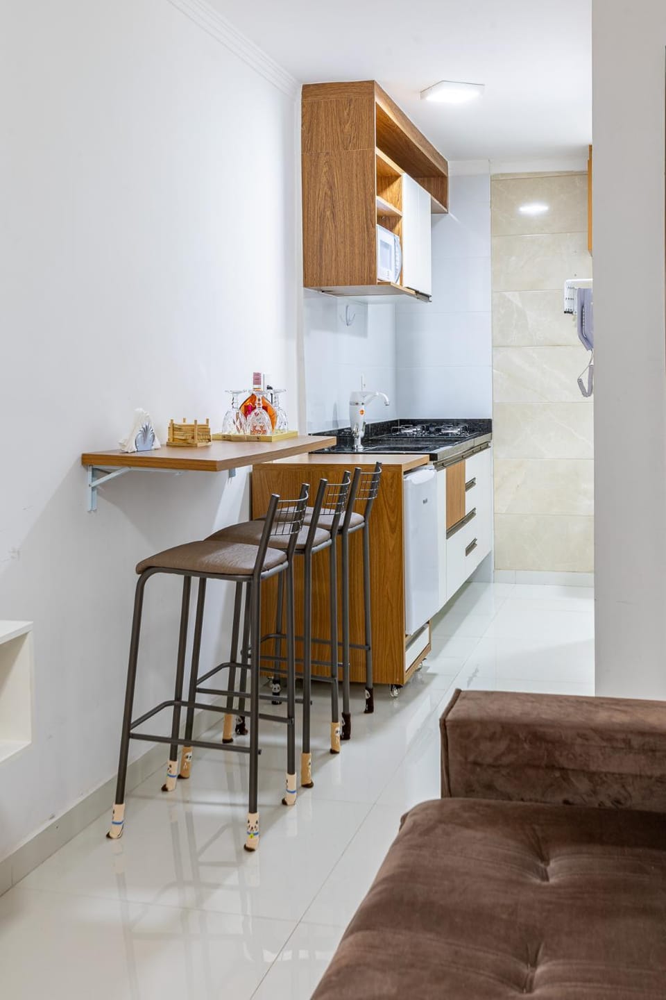 Kitchen or kitchenette, Dining area, minibar, oven, stove