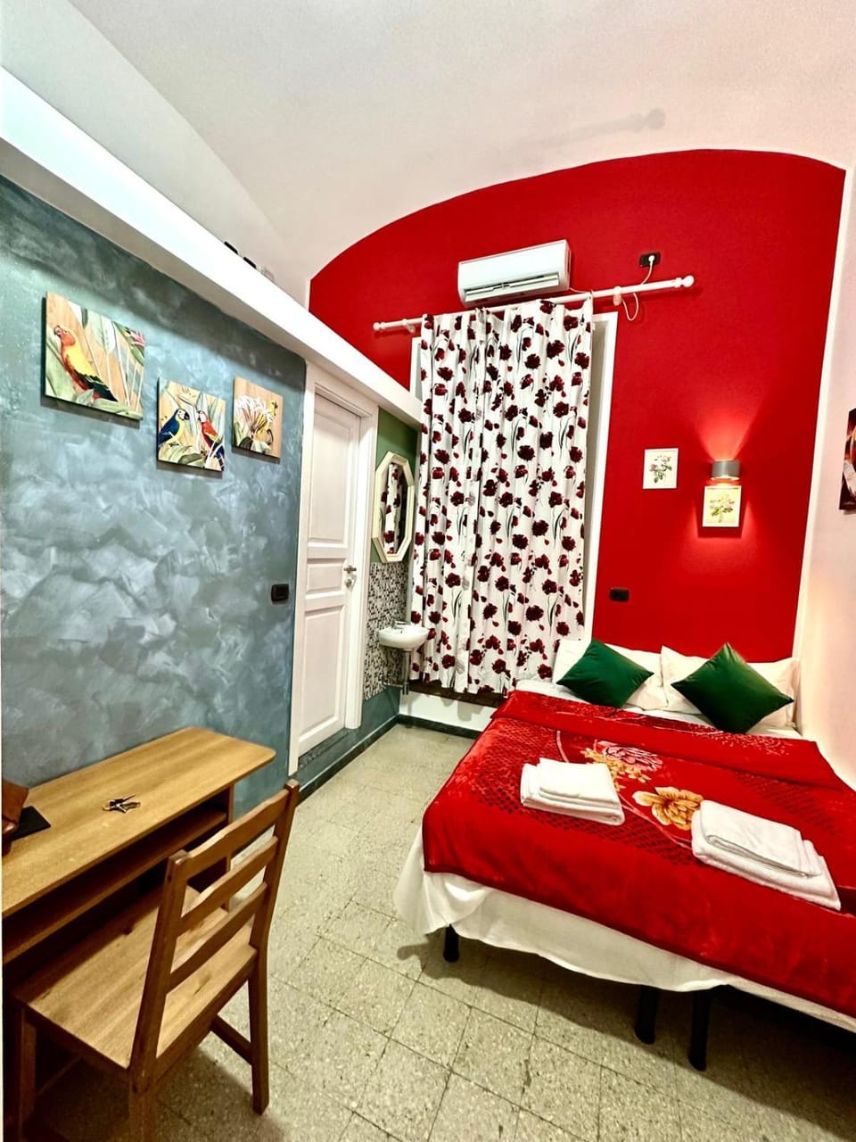 Bed, Living room, Dining area, Bedroom