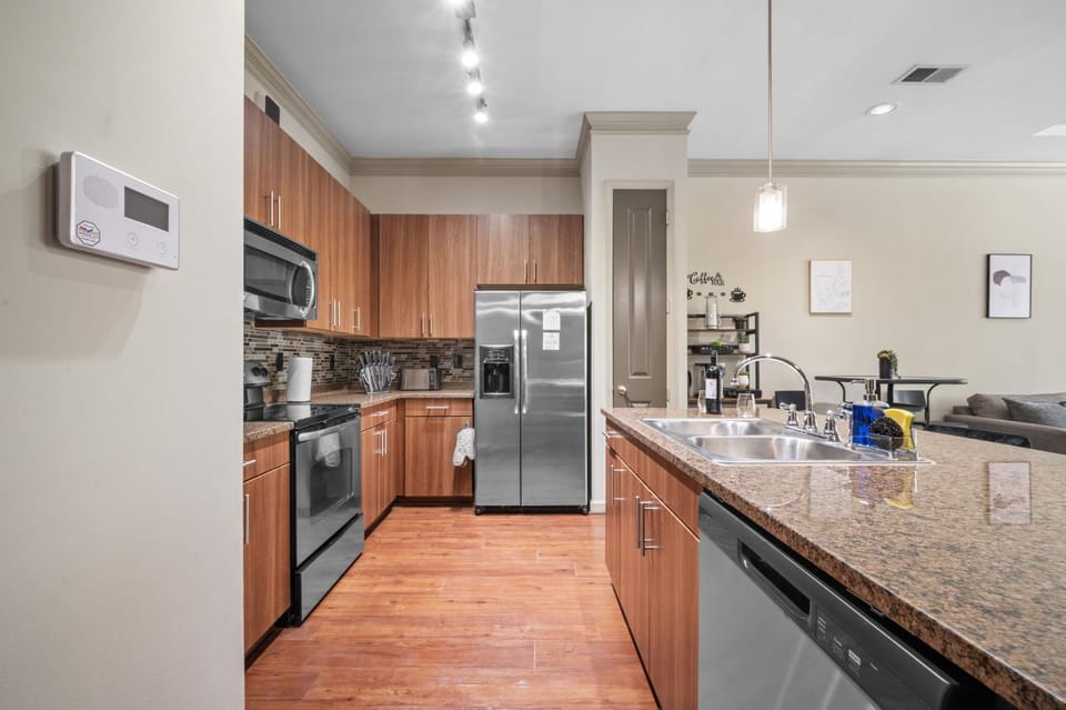 Coffee/tea facilities, Communal kitchen, dishwasher, oven, stove, toaster, kitchen