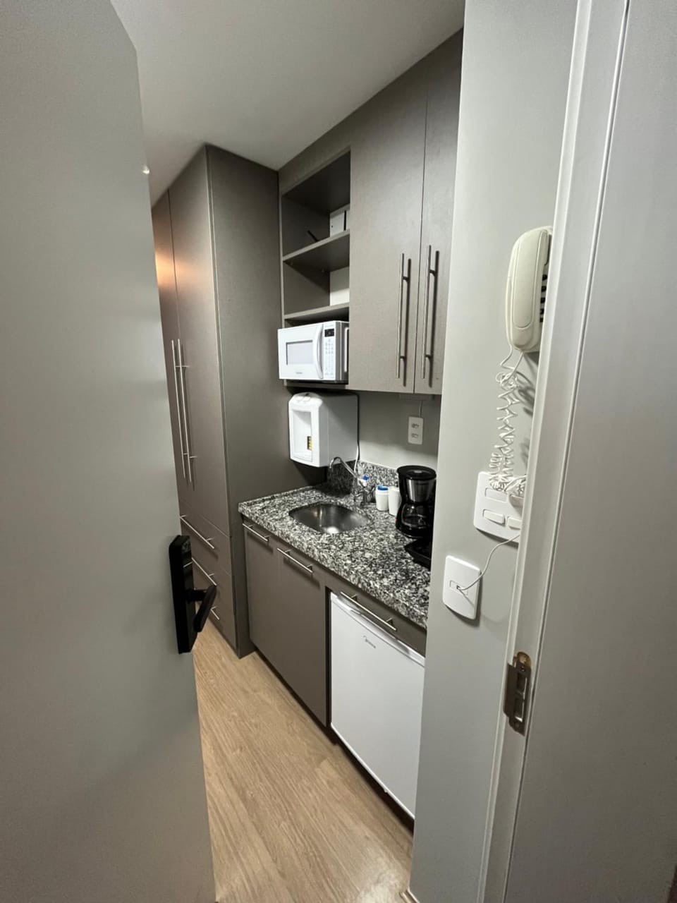 Kitchen or kitchenette, minibar, oven
