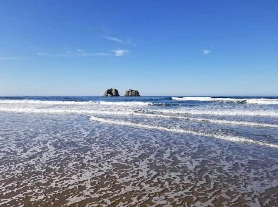 Tiki Escape w/ Amazing Mountain and Marsh Backdrop House in Rockaway Beach