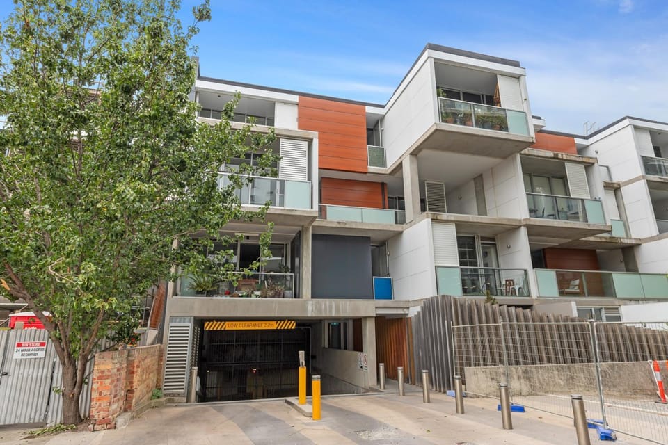 Fitzroy North 1-Bed with Balcony by Edinburgh Park Apartment in Melbourne