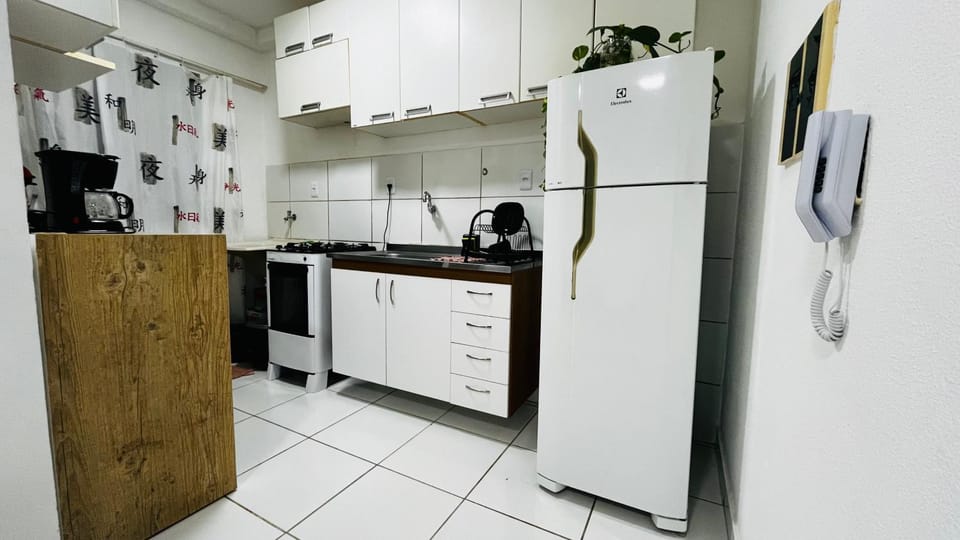 Kitchen or kitchenette, minibar, oven, stove