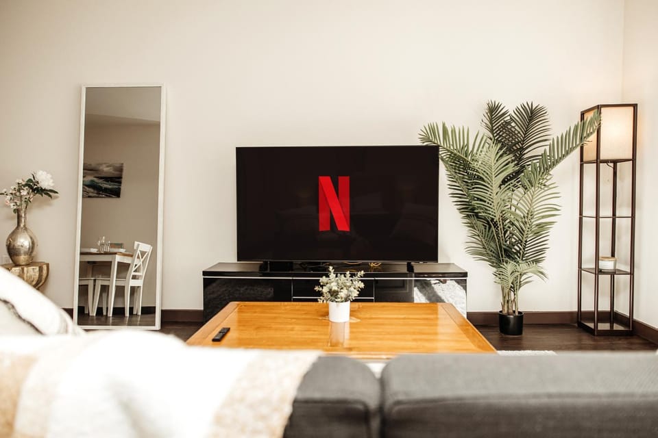 TV and multimedia, Living room, Photo of the whole room, Seating area, Evening entertainment