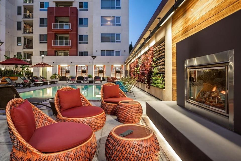 Pool view, Swimming pool, flat iron, sunbed