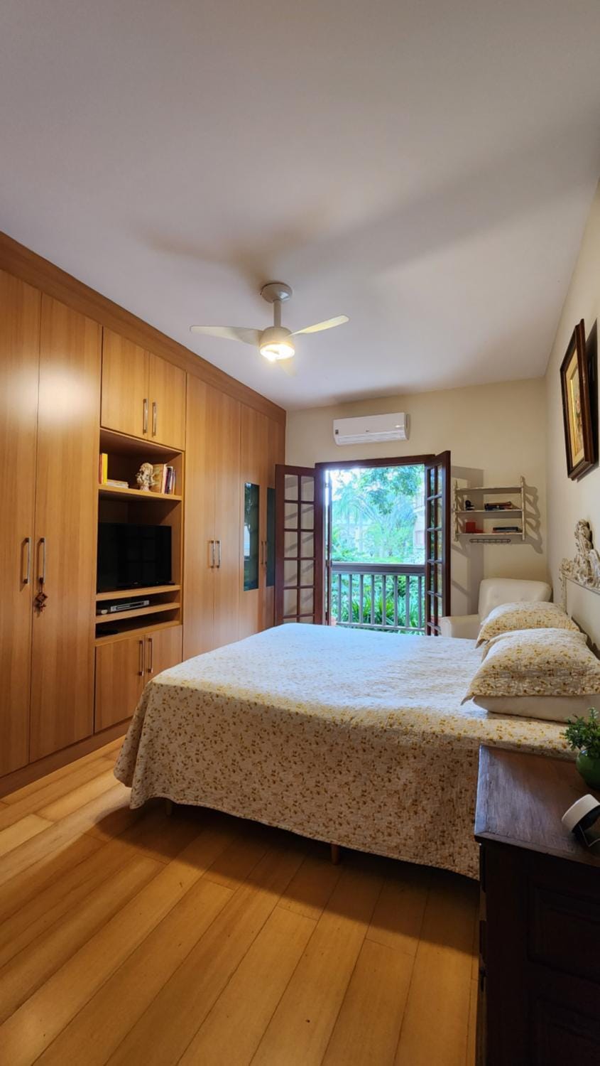 Bed, Photo of the whole room, Bedroom, fireplace, wardrobe, air conditioner