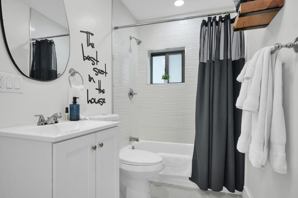 Shower, Toilet, Bathroom, Bath, towels
