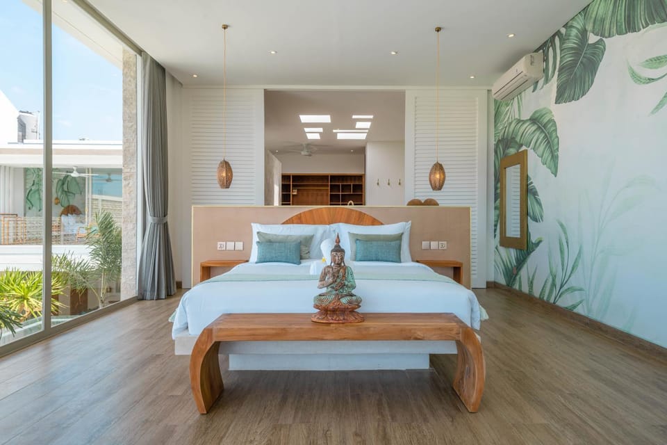Vida and Vola - Majestic Coastal Retreat in Canggu Villa in North Kuta