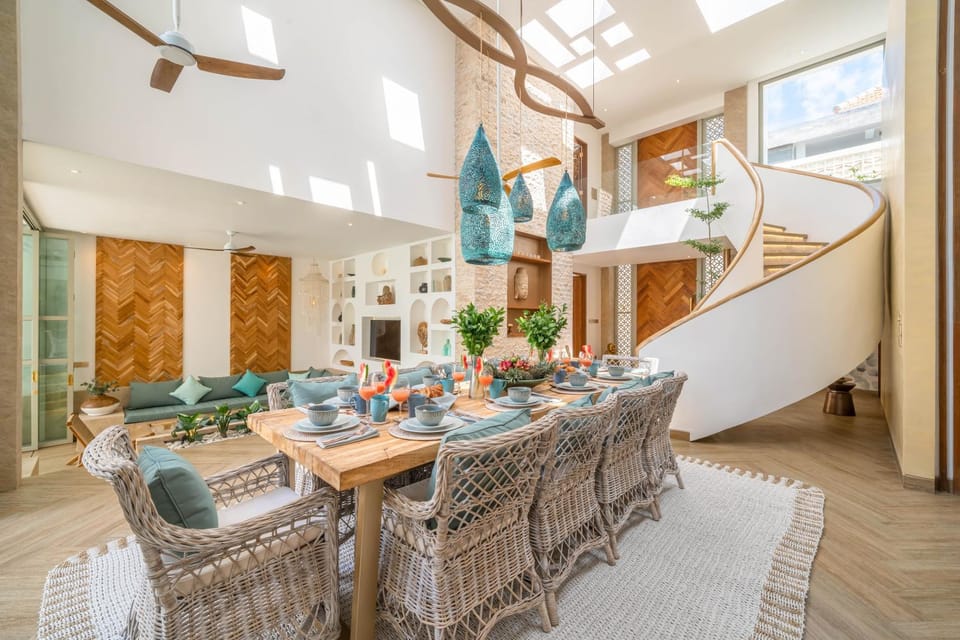 Vida and Vola - Majestic Coastal Retreat in Canggu Villa in North Kuta