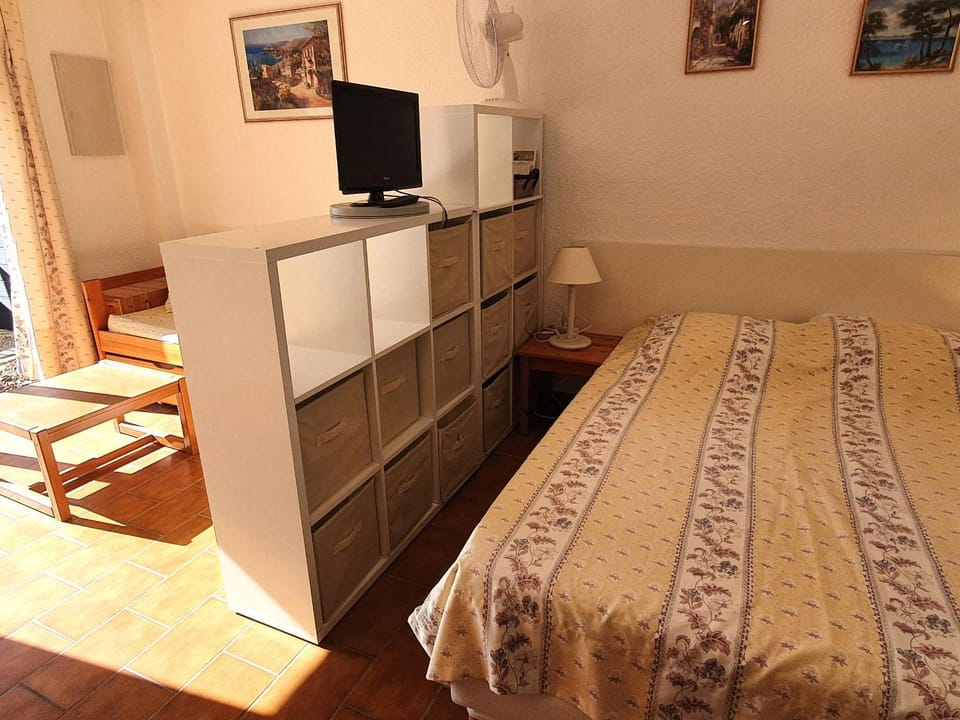 Studio avec coin-nuit, piscine et parking à Sainte-Maxime Apartment in Sainte-Maxime