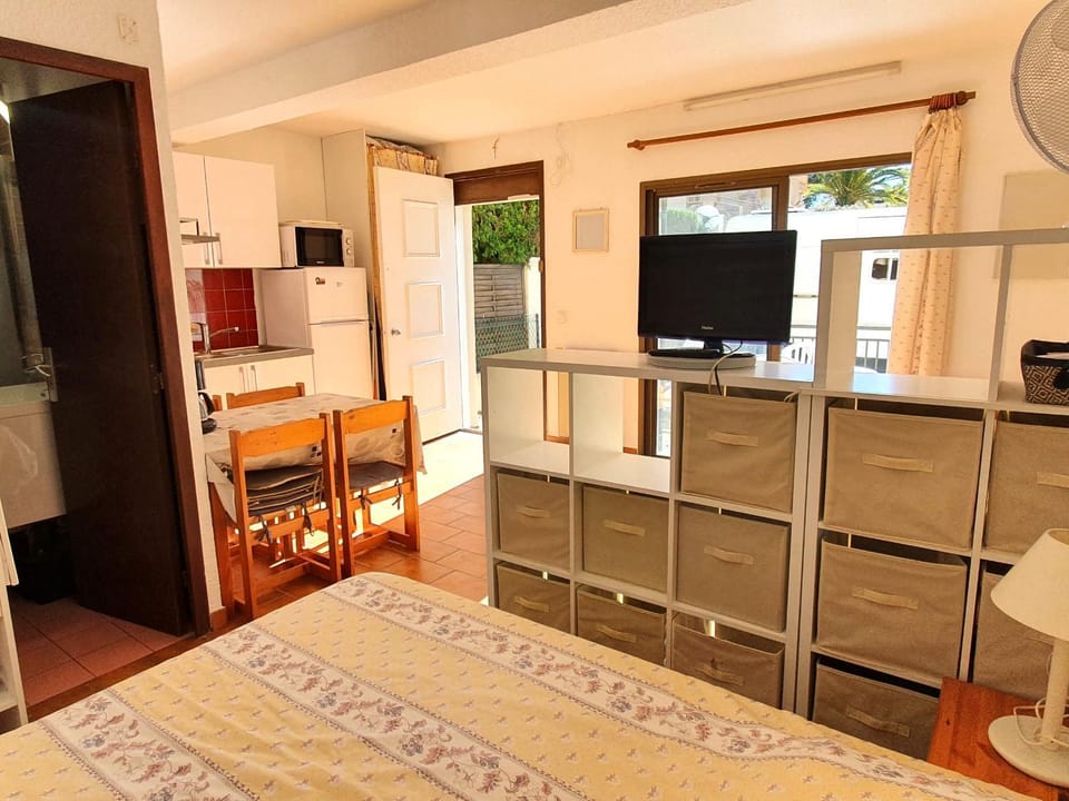 Studio avec coin-nuit, piscine et parking à Sainte-Maxime Apartment in Sainte-Maxime