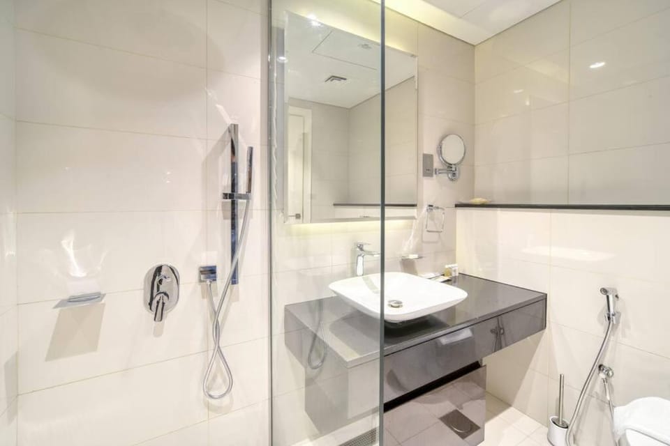 Shower, Toilet, Bathroom, towels