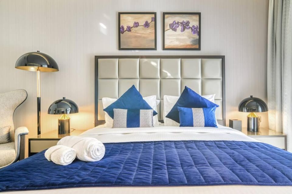 Bed, Photo of the whole room, towels