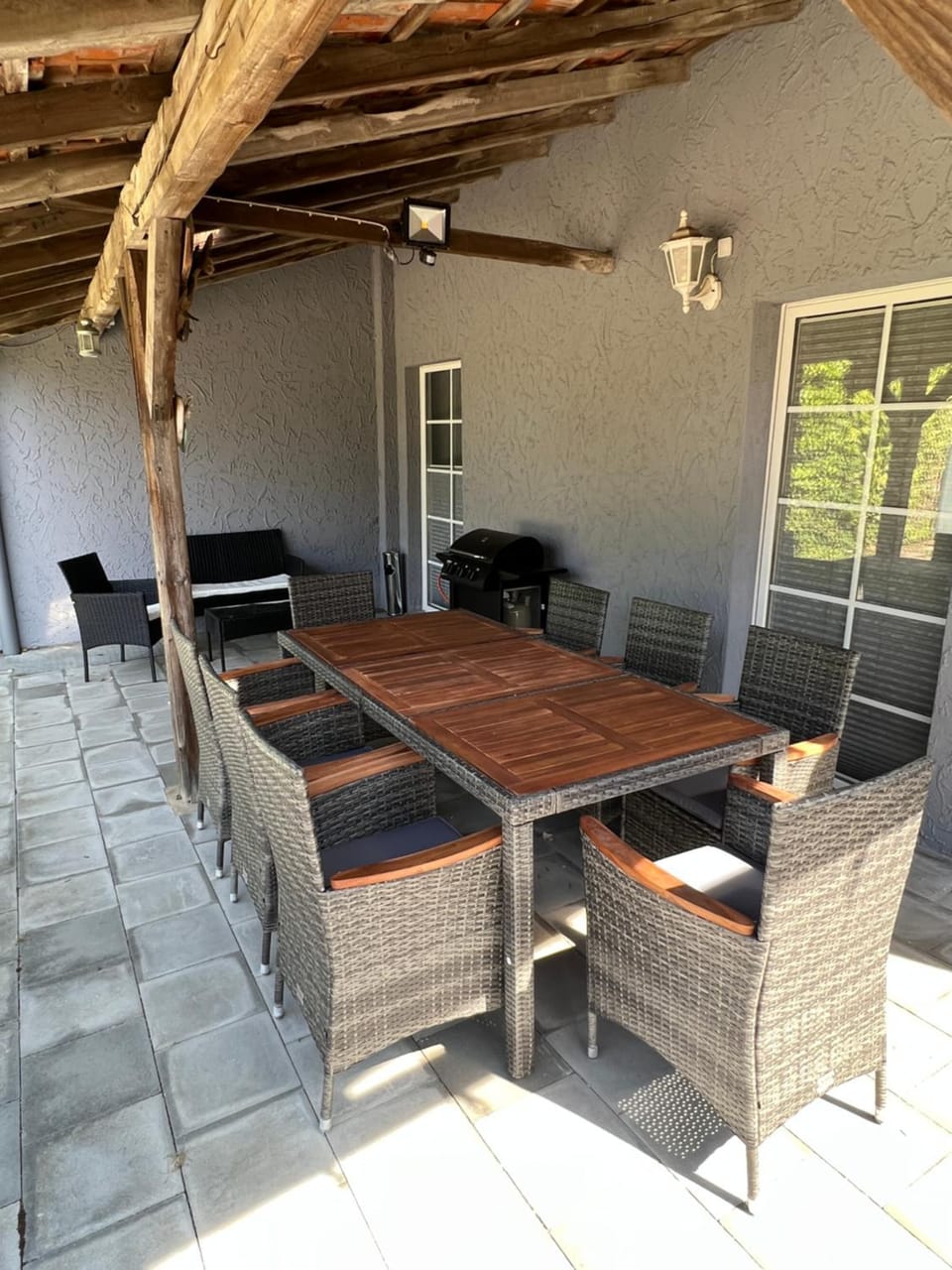 BBQ facilities, Seating area