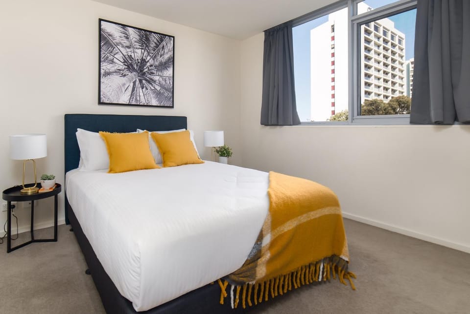 Central 1-Bed with Parking BBQ and Indoor Pool Apartment in Canberra