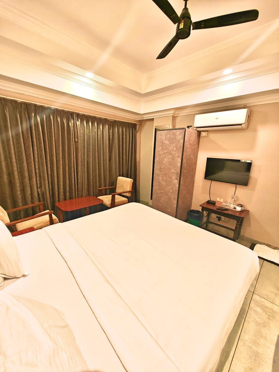Hotel Pulikeshi Hotel in Bengaluru