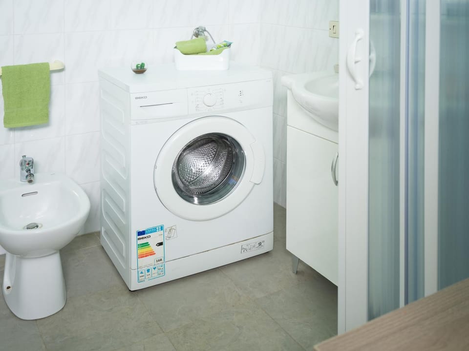 Bathroom, washing machine