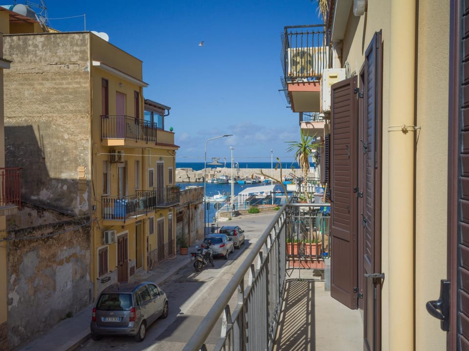 Neighbourhood, Sea view, Street view, Location