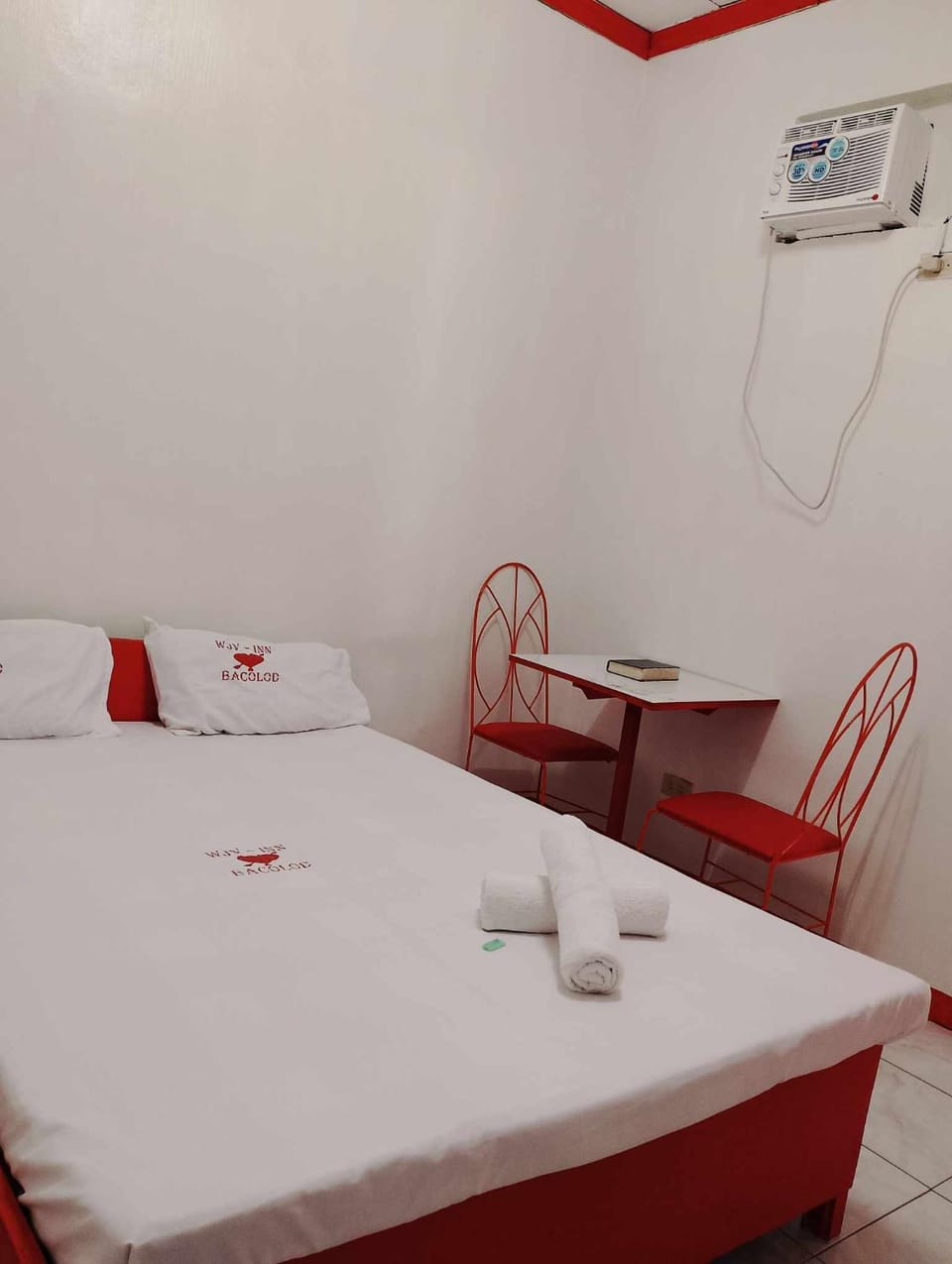 Bed, Photo of the whole room, Bedroom, air conditioner