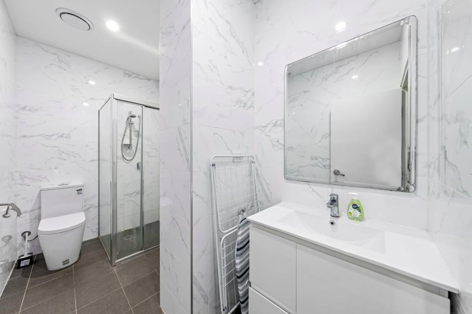 Burwood 1Br apt nearTrainShopping street parking Apartment in Sydney