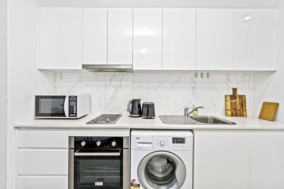 Burwood 1Br apt nearTrainShopping street parking Apartment in Sydney