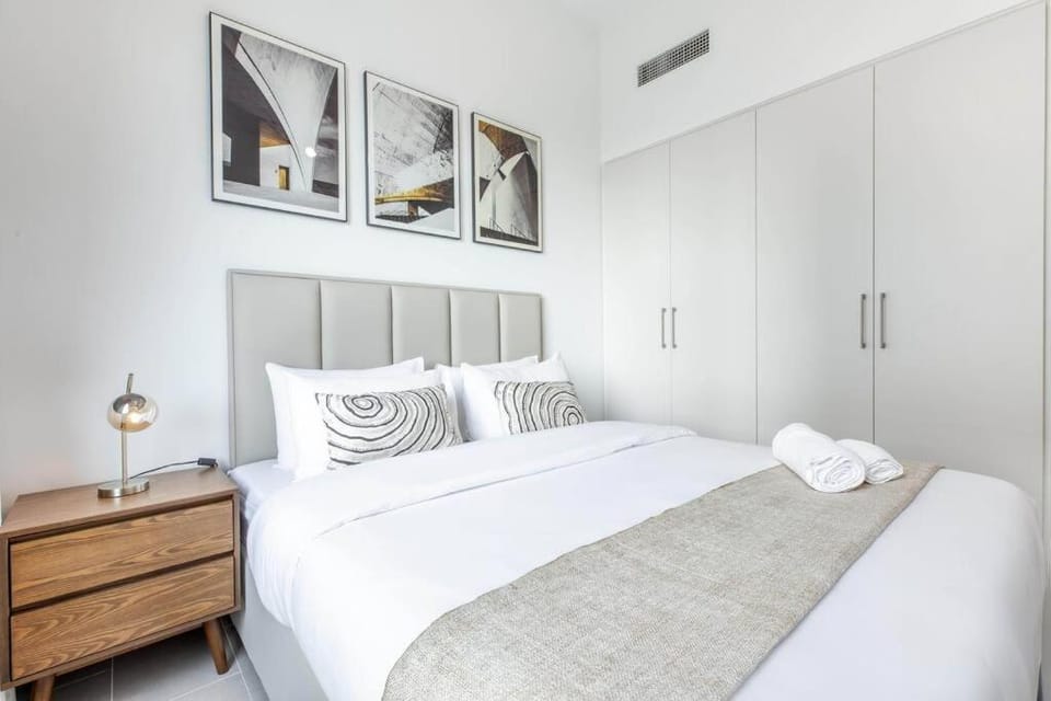 Bed, Photo of the whole room, Bedroom, towels, wardrobe