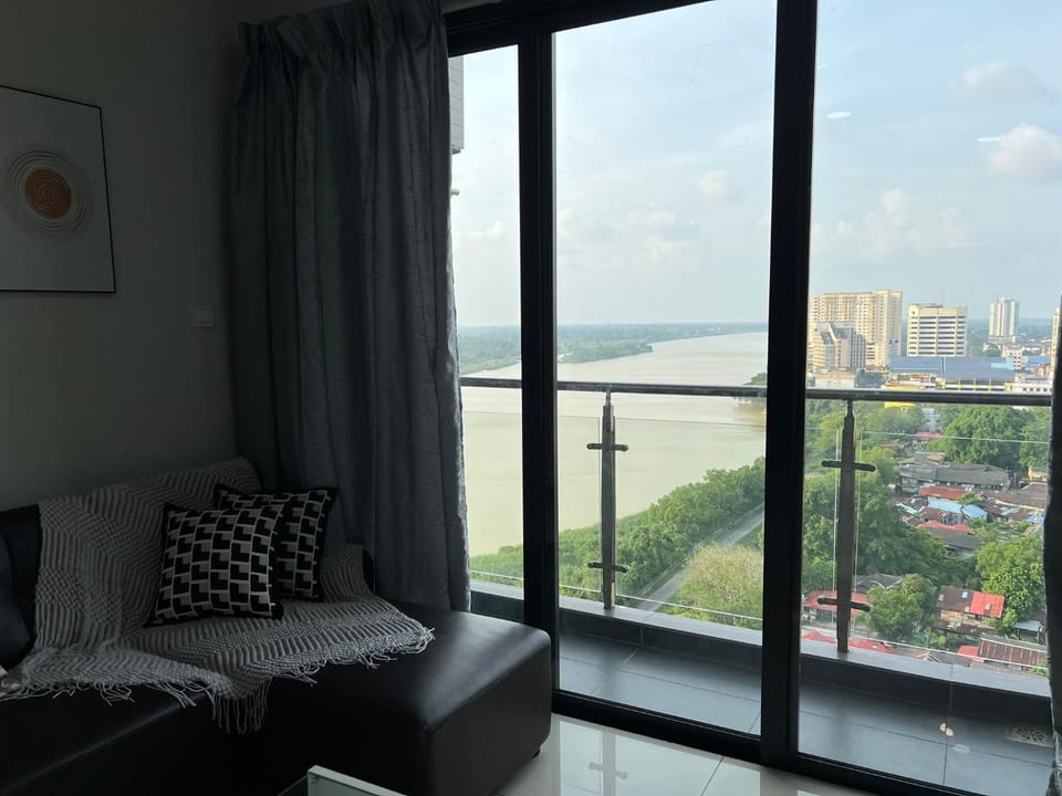 View (from property/room), Balcony/Terrace, Living room, City view
