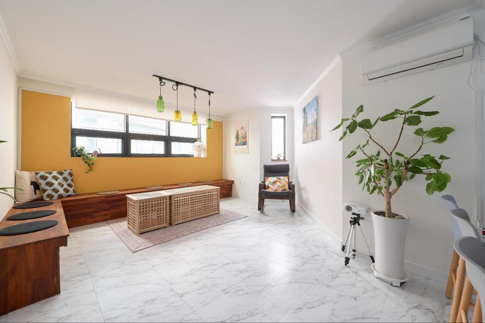 Fave stay 홍대입구역도보1분 대그룹가능 무료와이파이 넷플 Apartment in Seoul