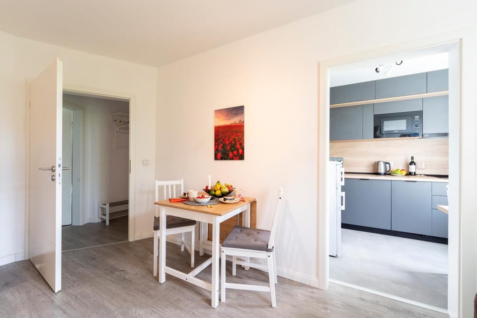 Food and drinks, Dining area, Food