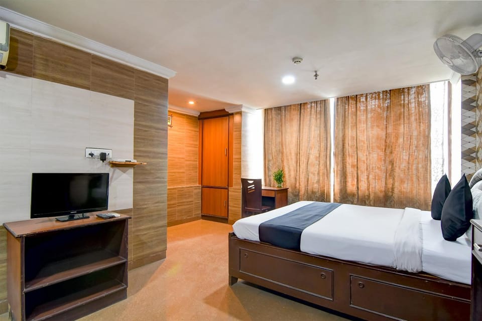 Bed, TV and multimedia, Photo of the whole room, Evening entertainment, Bedroom, hair dresser, wardrobe