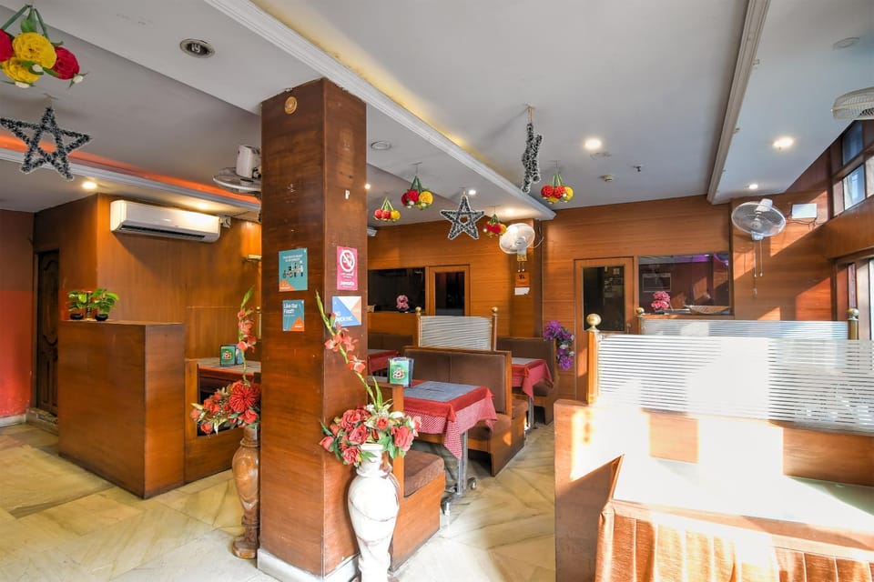 Restaurant/places to eat, Restaurant/places to eat, Seating area