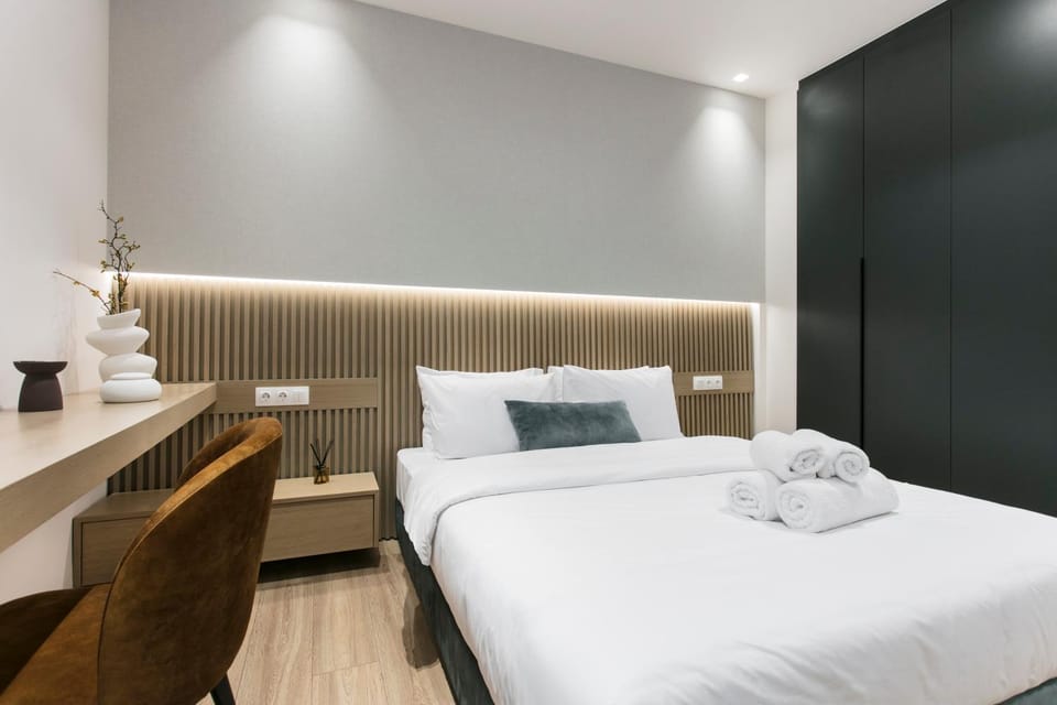 Bed, Photo of the whole room, Bedroom, towels