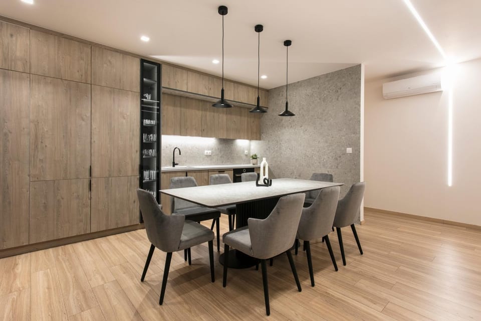 Kitchen or kitchenette, Dining area