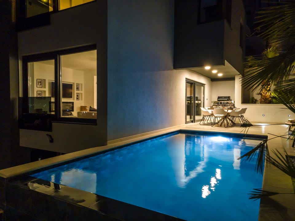Night, Swimming pool