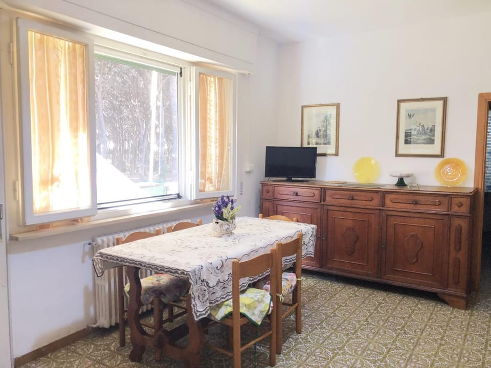 TV and multimedia, Living room, Dining area