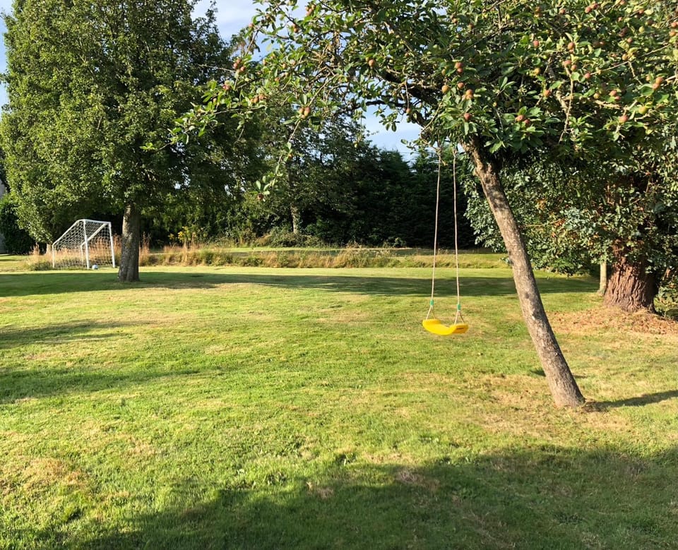 Rose Cottage with seasonal Swimming Pool House in Brittany