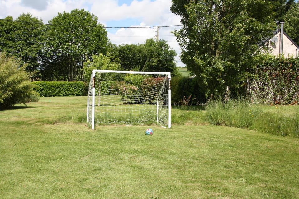 Rose Cottage with seasonal Swimming Pool House in Brittany