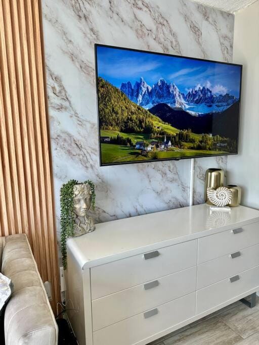 SkyeTide Collection - Monte Blu Apartment in Cape Town