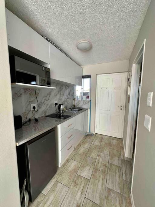 SkyeTide Collection - Monte Blu Apartment in Cape Town