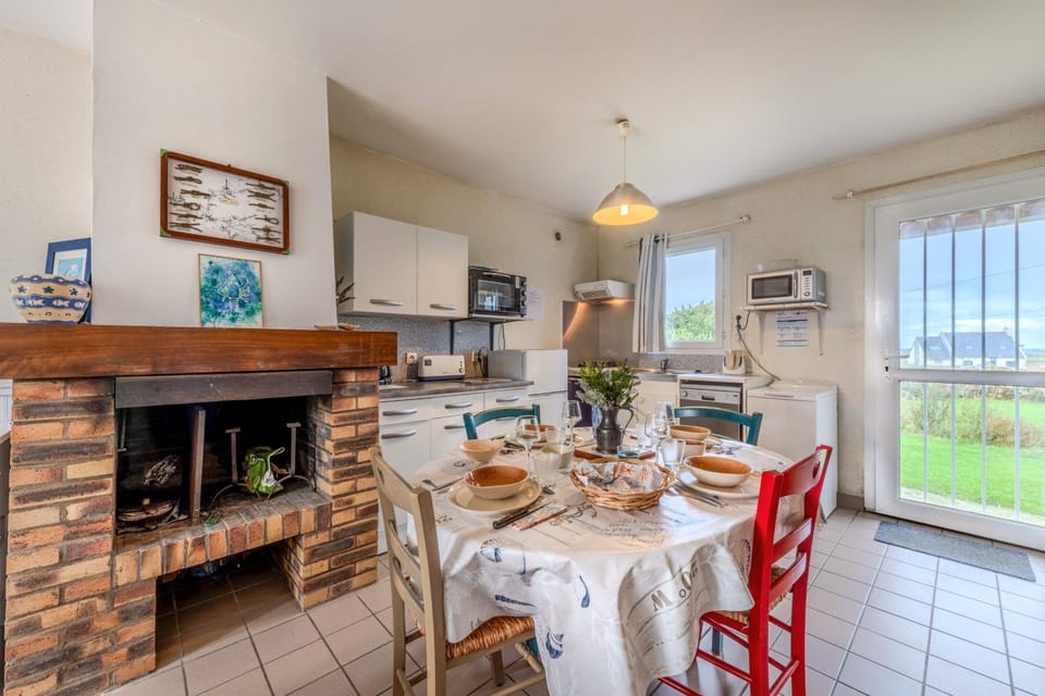 Property building, Kitchen or kitchenette, Living room