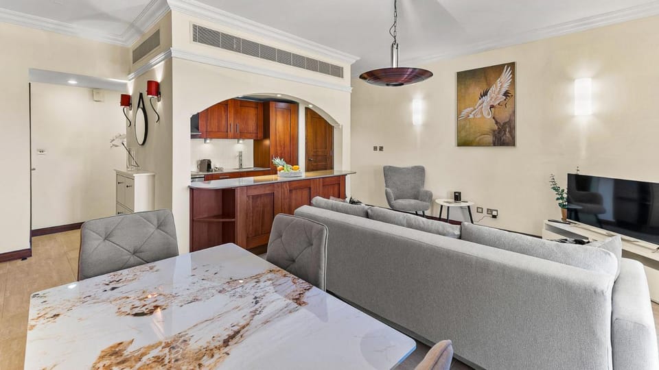 TV and multimedia, Kitchen or kitchenette, Living room, Seating area, Floor plan, Dining area