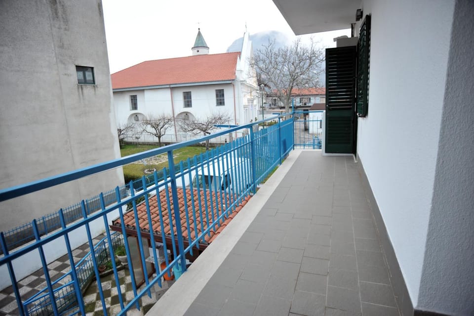Property building, Day, View (from property/room), Balcony/Terrace