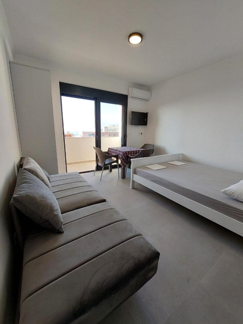 Bed, Seating area, Bedroom