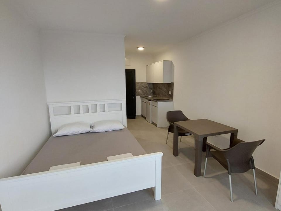 Bed, Seating area